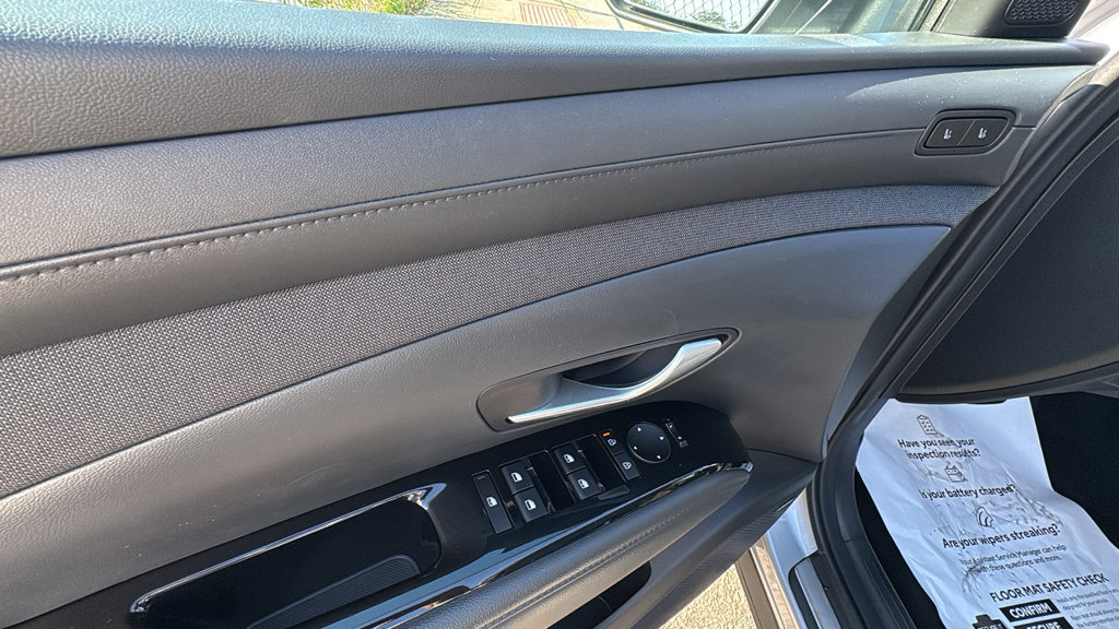 Used 2025 Hyundai Tucson Limited AWD/4WD image 11
