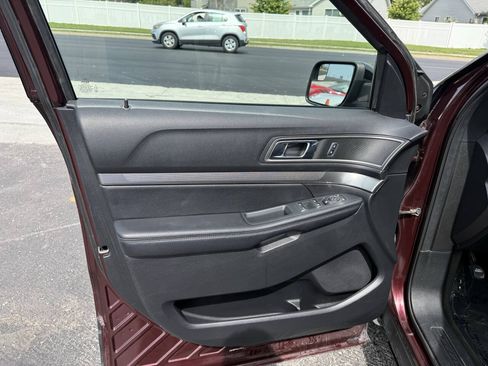 Used 2018 Ford Explorer XLT w/ Equipment Group 202A FWD image 19