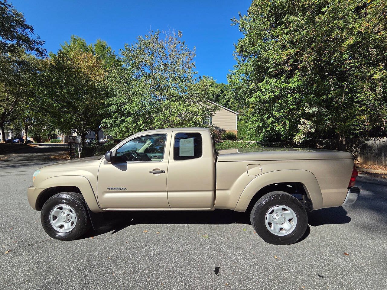 Used 2005 Toyota Tacoma PreRunner RWD image 2
