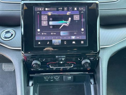 Used 2024 Jeep Grand Cherokee L Altitude image 22