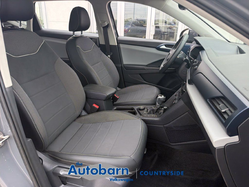 Certified 2023 Volkswagen Taos SE w/ Panoramic Sunroof Package AWD/4WD image 26