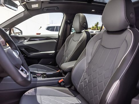 New 2026 Volkswagen Tiguan SEL R-Line image 8