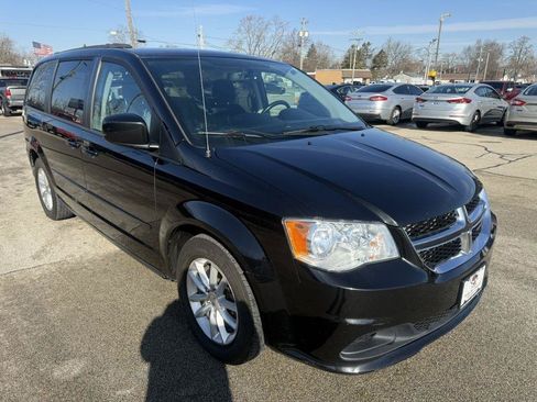 Used 2015 Dodge Grand Caravan SXT w/ UConnect Hands-Free Group FWD image 2