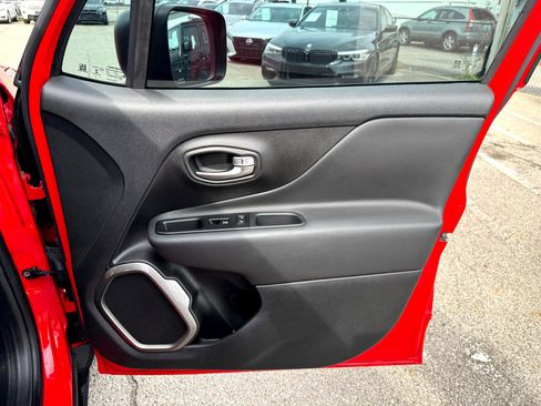 Used 2022 Jeep Renegade Latitude image 17