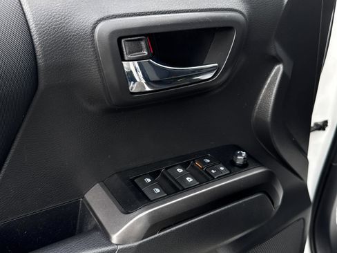 Used 2023 Toyota Tacoma TRD Sport image 15