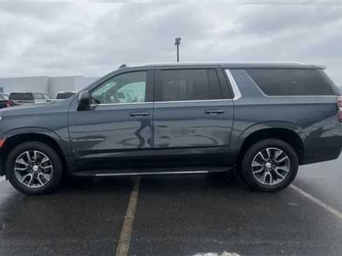 Used 2021 Chevrolet Suburban LT image 5