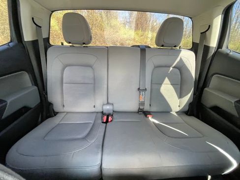 Certified 2022 Chevrolet Colorado W/T w/ Custom Special Edition image 15