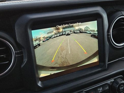 Used 2022 Jeep Wrangler Unlimited Sahara w/ Dual Top Group image 18