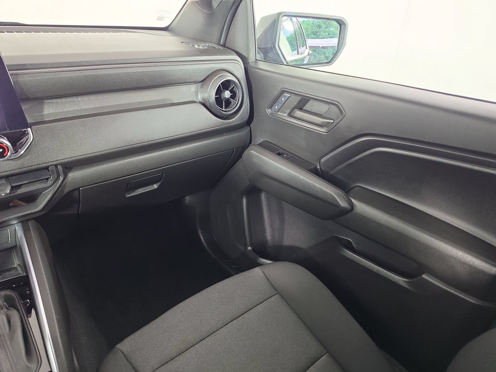 Used 2024 Chevrolet Colorado Trail Boss w/ Technology Package AWD/4WD image 33