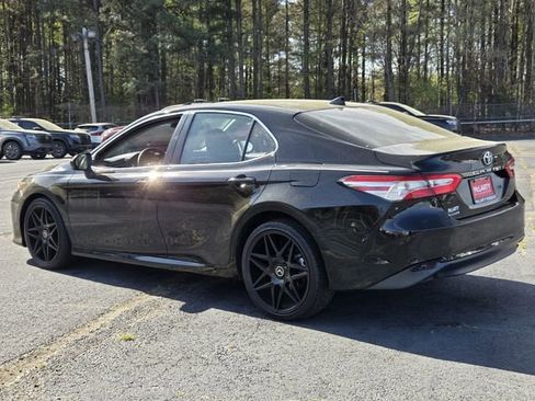 Used 2020 Toyota Camry L image 3