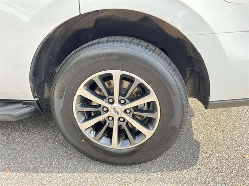 Used 2021 Ford Expedition XLT image 9