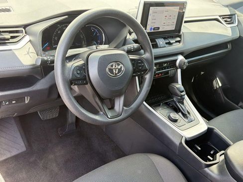 Used 2025 Toyota RAV4 LE AWD/4WD image 4