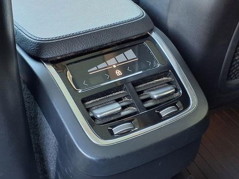 Used 2018 Volvo XC90 T5 Momentum w/ Convenience Package image 10