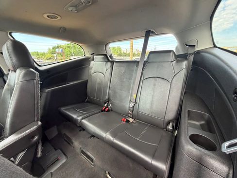 Used 2016 Chevrolet Traverse LT image 9