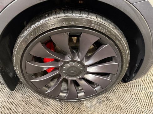 Used 2021 Tesla Model Y Performance image 18