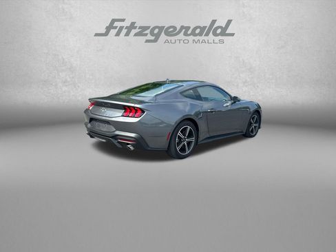 Used 2025 Ford Mustang Coupe RWD image 7