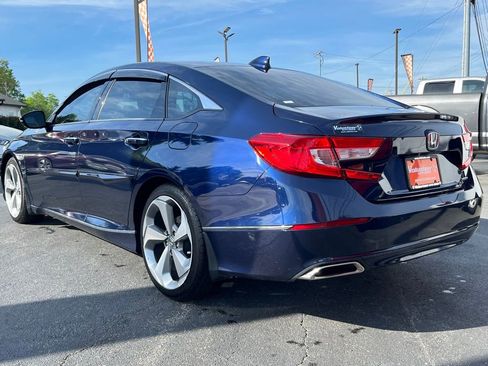 Used 2018 Honda Accord Touring image 6
