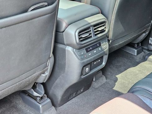 Used 2025 Honda Pilot Black Edition image 27