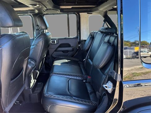 Used 2022 Jeep Wrangler Unlimited Sahara AWD/4WD image 29