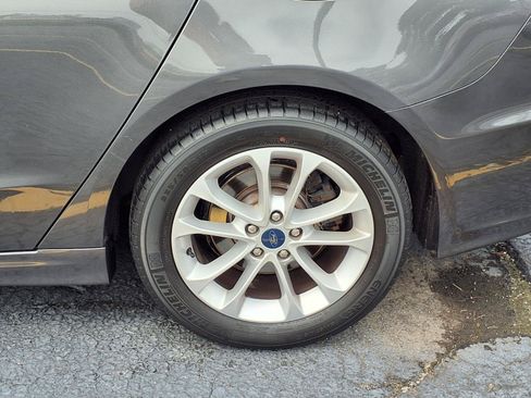 Used 2020 Ford Fusion SE FWD image 28