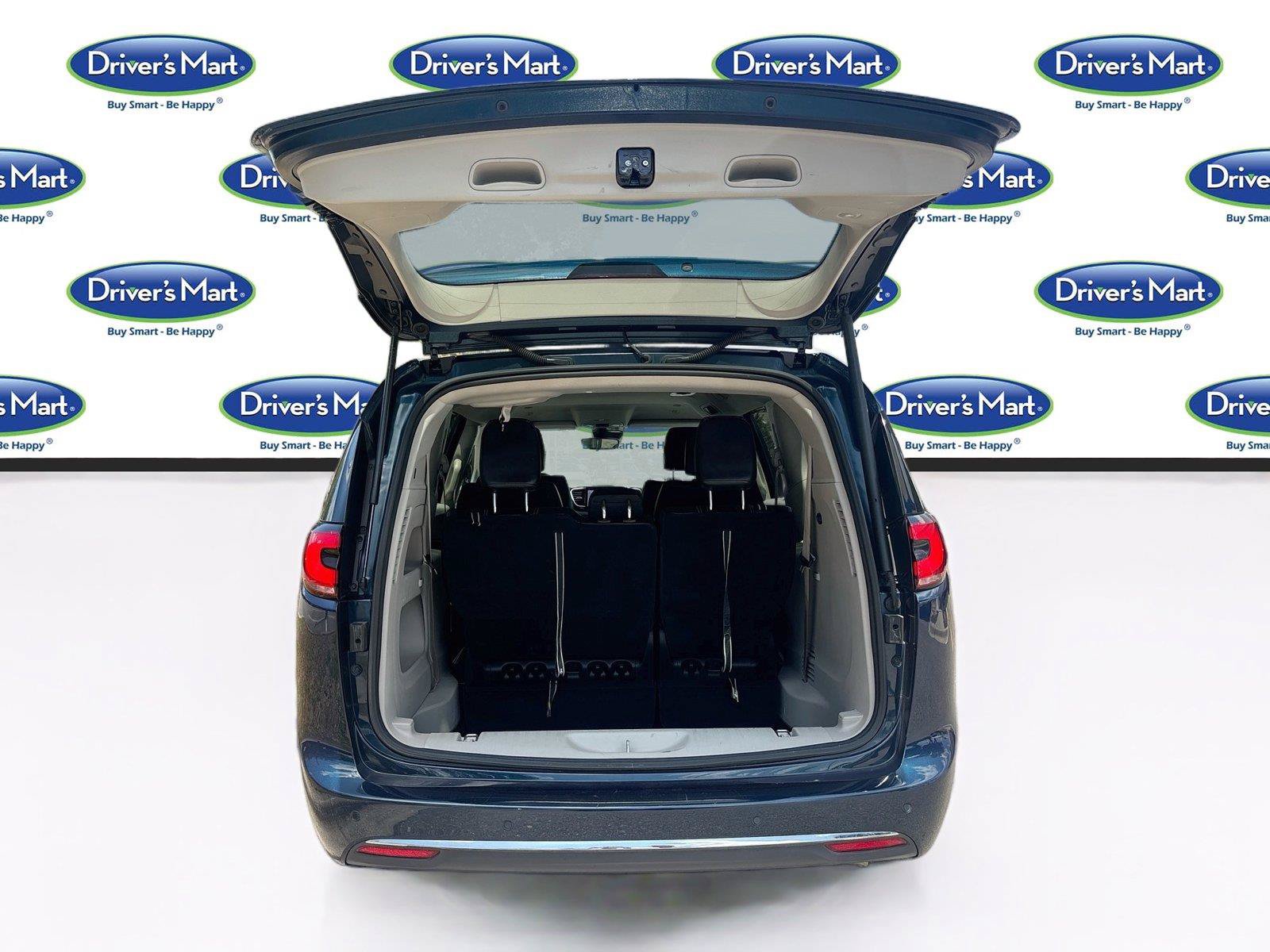 Used 2023 Chrysler Pacifica Touring-L FWD image 21