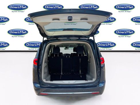 Used 2023 Chrysler Pacifica Touring-L FWD image 21
