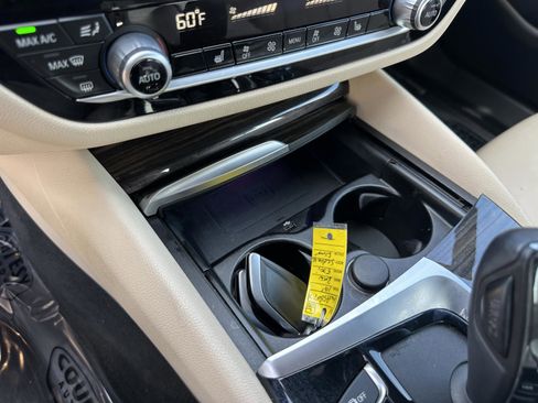 Used 2019 BMW 530i w/ Premium Package image 28