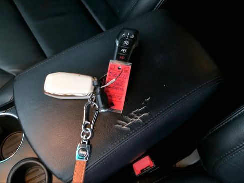 Used 2017 Ford Explorer XLT w/ Equipment Group 202A image 12