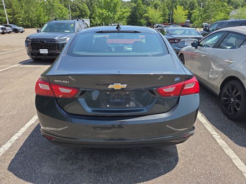 Used 2017 Chevrolet Malibu Hybrid w/ Leather Package FWD image 4