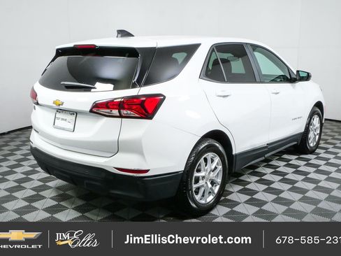Certified 2024 Chevrolet Equinox LS w/ LS Convenience Package FWD image 3