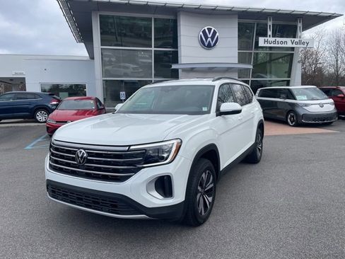 Certified 2025 Volkswagen Atlas SE image 1