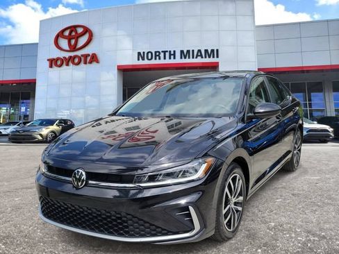 Used 2026 Volkswagen Jetta SE FWD image 2
