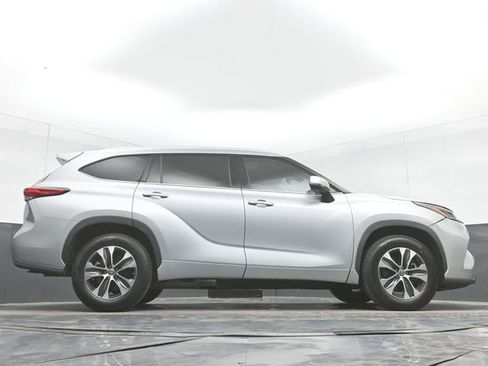 Used 2021 Toyota Highlander XLE FWD image 53