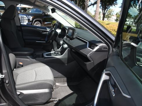 Used 2022 Toyota RAV4 XLE FWD image 20