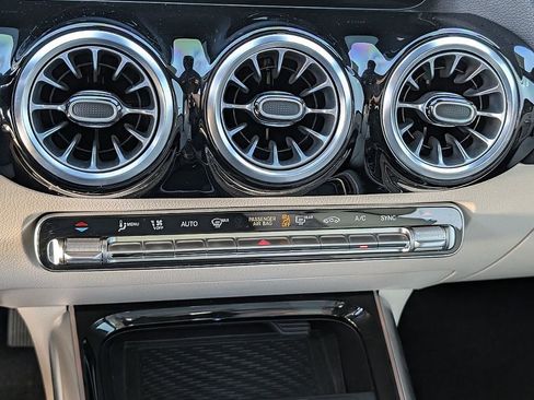 Used 2025 Mercedes-Benz GLA 250 image 30