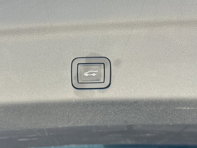 Used 2025 Chevrolet Tahoe Premier AWD/4WD image 13