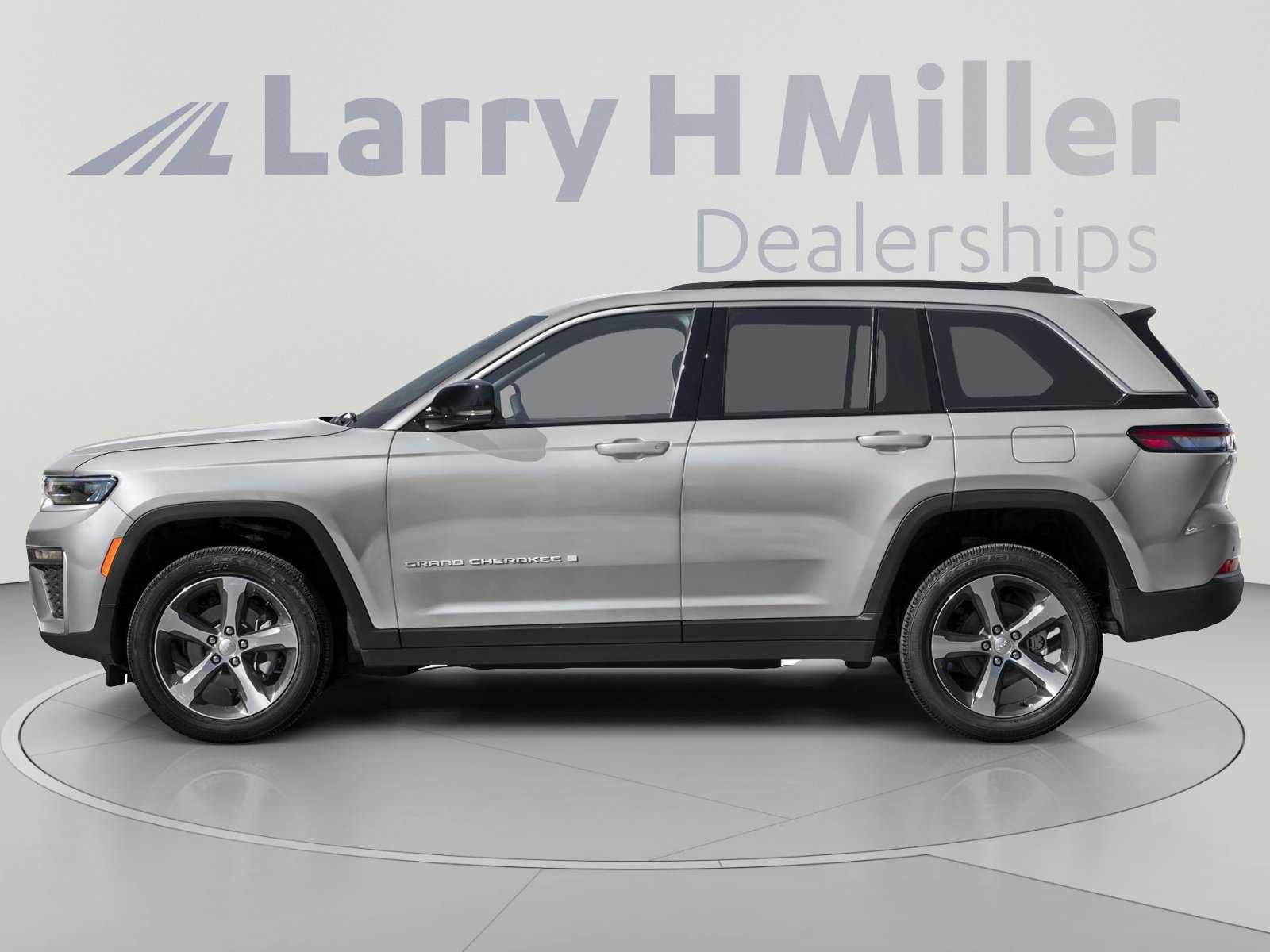 New 2026 Jeep Grand Cherokee Laredo w/ Trailer Tow Package AWD/4WD image 4