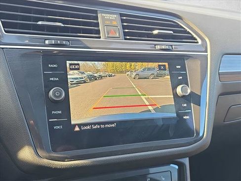 Used 2024 Volkswagen Tiguan SEL R-Line image 12