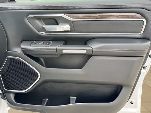 Used 2019 RAM 1500 Laramie AWD/4WD image 32