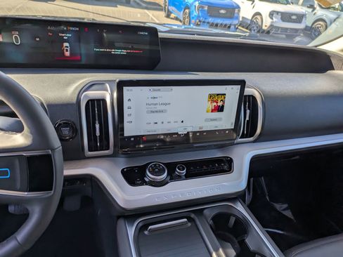 Certified 2025 Ford Expedition Active image 21