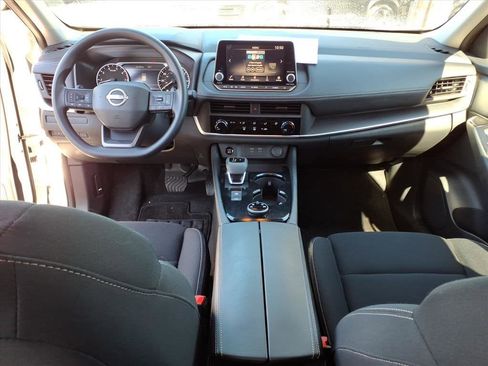 Used 2025 Nissan Rogue S image 6