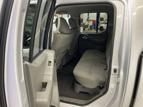 Used 2020 Nissan Frontier SV image 17