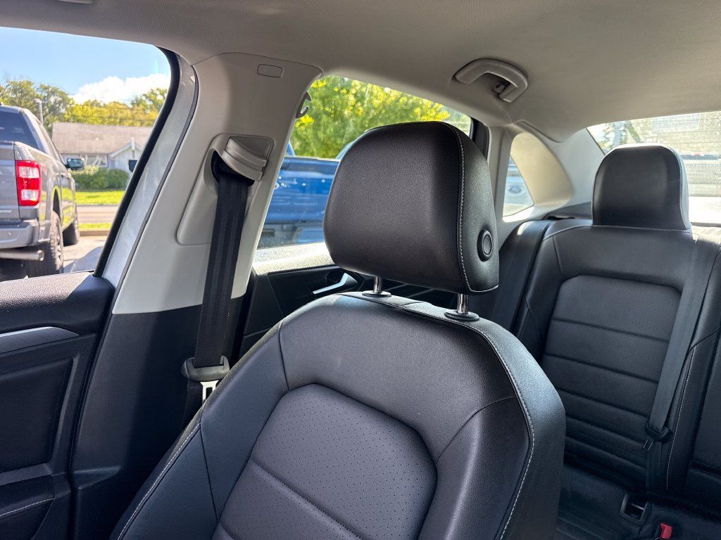 Used 2024 Volkswagen Jetta SE FWD image 39