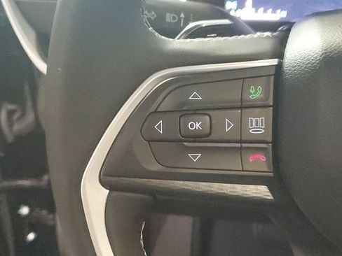 Used 2025 Jeep Grand Cherokee Altitude image 27