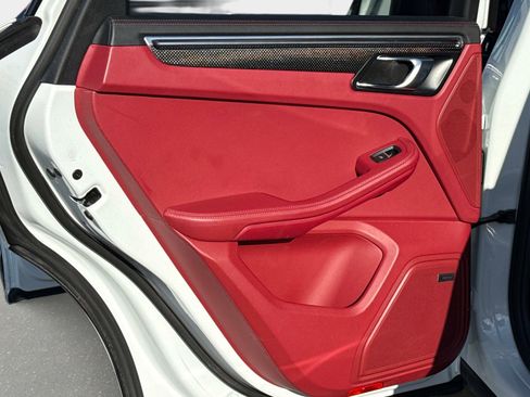 Used 2024 Porsche Macan image 14