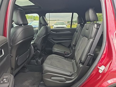 New 2025 Jeep Grand Cherokee L Altitude image 19