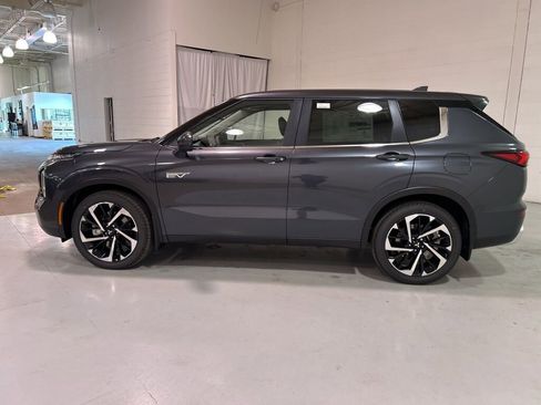 New 2025 Mitsubishi Outlander SE image 4