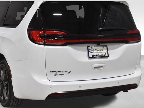 New 2026 Chrysler Pacifica Select w/ S Appearance Package image 9