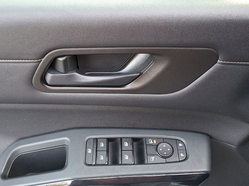 Used 2023 Nissan Pathfinder S image 10