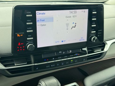 Used 2023 Toyota Sienna XLE image 33